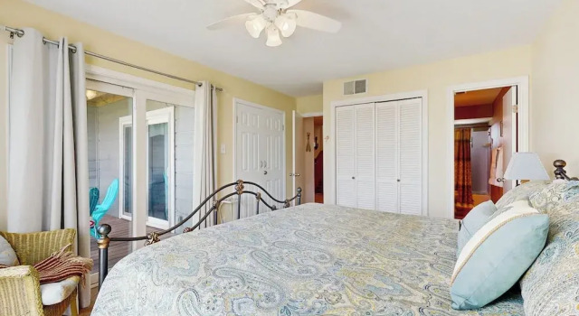 Walk to the Sand! Ocean-view Galveston Townhome