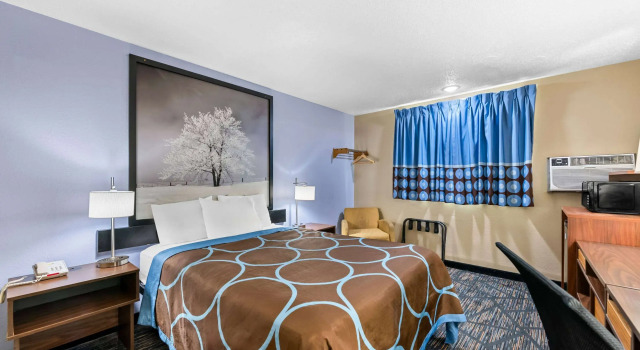 Super 8 by Wyndham Council Bluffs IA Omaha NE Area