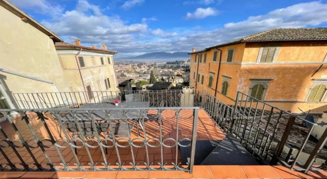 Central Huge Terrazza Duomo With Spectacular Views - Sleeps 6, Varaa Hotelli Spoleto Umbria