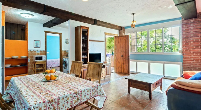 Rustic Holiday Home in La Cala del Moral With Swimming Pool, Prenota Hotel Hotel a Axarquía con piscina, Piscina