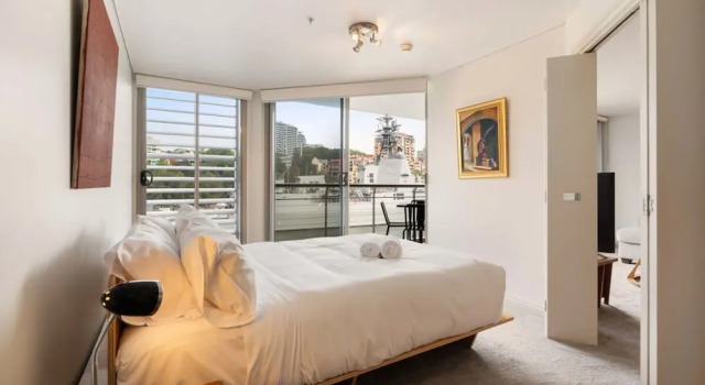 Apartment in Iconic Fingerwharf