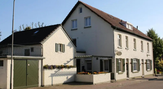 Walnut Lodge Bed & Breakfast, Book Hotel Hoteller i Heuvelland med parkering, Parkering