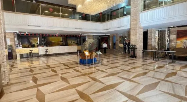 Qemo Hotel (Qemo People's Government Branch), Prenota Hotel Qiemo Xinjiang