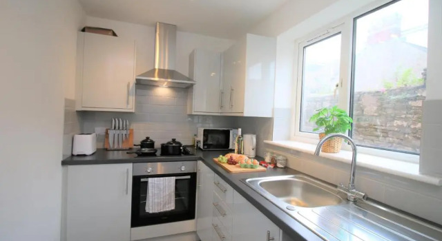Апартаменты Two Bed Apartment - Free Private Parking - by PROPERTY PROMISE