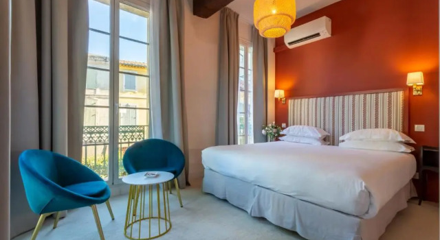 Полулюкс Hôtel Le Relais de Poste Arles Centre Historique