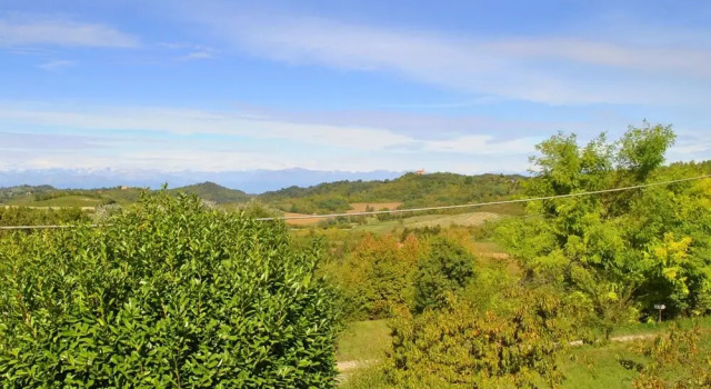 Коттедж с балконом Holiday home in Asti with a lovely hill view from the garden