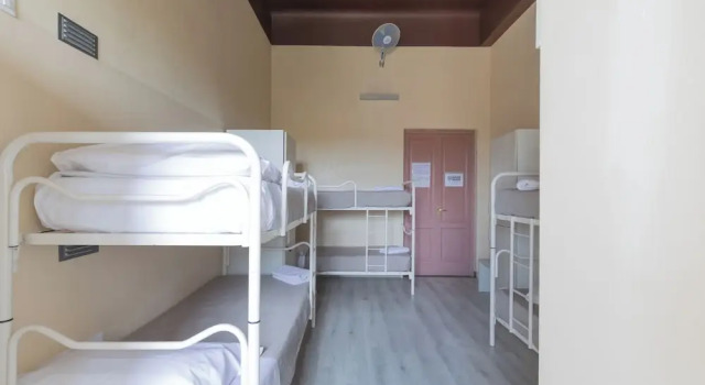 Кровать в общем номере Hotel & Hostel 7