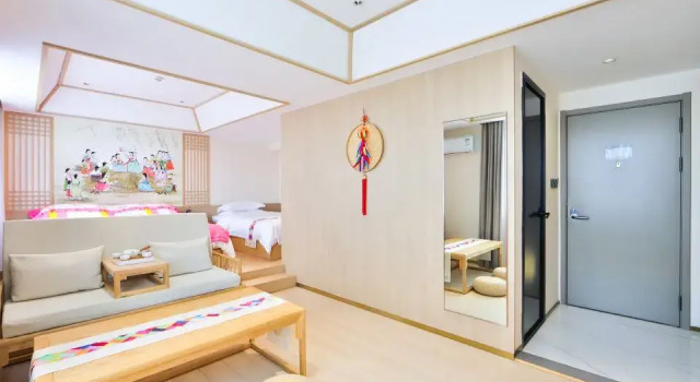Holiday Inn Golden Hyatt (Yanji Yanbian University Department Store)