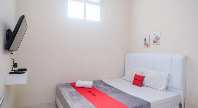 RedDoorz Syariah near Universitas Mercu Buana Kampus 2 Yogyakarta, Rezerwuj Hotel Depok Yogyakarta