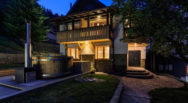 Blend Mountain Villa, Rezervovat Vila Hotely v Prahova Valley s parkováním, Parkování