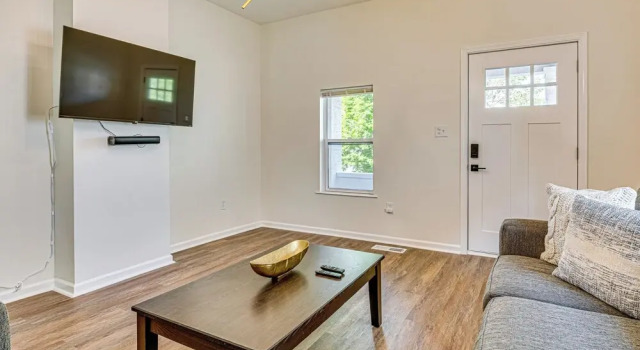 2 Mi to Mass Ave: Indianapolis Townhome Near Parks, Prenota Appartamento Hotel a Indiana con parcheggio, Parcheggio