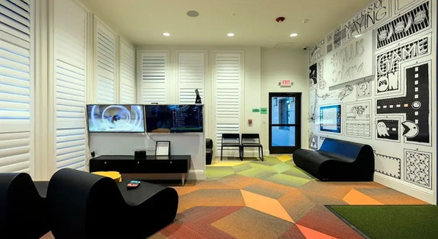 Коттедж Disney Getaway: Pool, Spa, Games, Great Locale