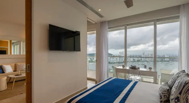 Classy 1 Bedroom Pool & Gym near Downtown