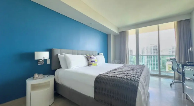 Двухместный номер Comfort с балконом и с частичным видом на океан iCoconutGrove - Luxurious Vacation Rentals in Coconut Grove