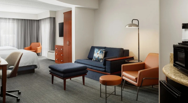 Люкс c 1 комнатой Courtyard by Marriott Boone