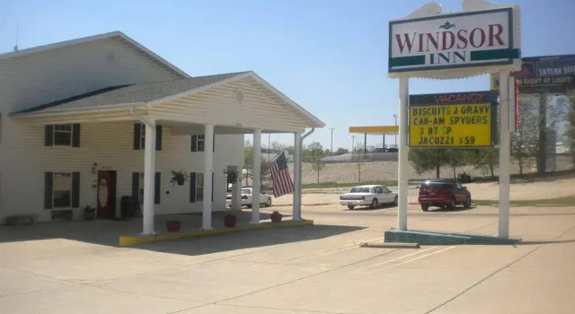 Windsor Inn Branson, Забронировать Отель Отели Table Rock Lake с парковкой, Парковка