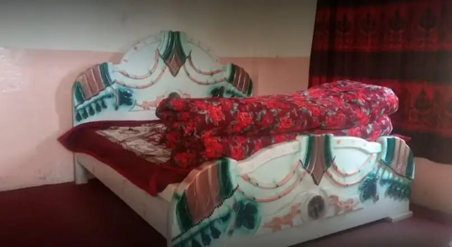 Madina Hotel & Restaurant, Забронировать Отель Сайду Шариф провинция Хайбер-Пахтунхва