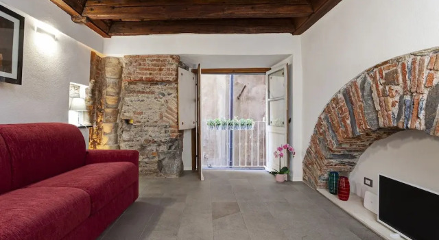 Wood and Stone Apartment in the historical center