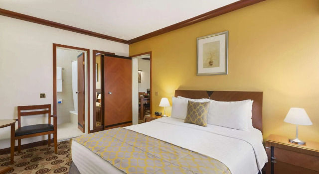 Двухместный полулюкс Отель Ramada by Wyndham Bahrain
