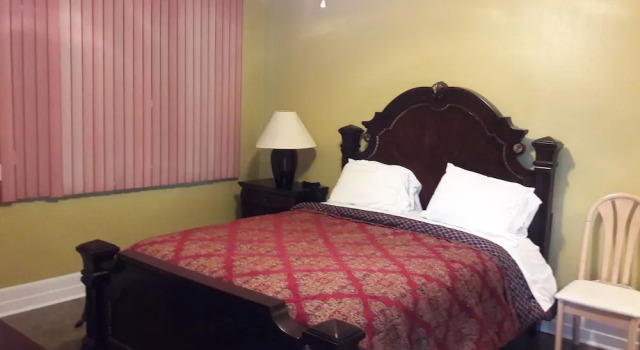 Waters Edge Condo With Boat Slip, Book Vacation Home Cottages in Grand Bahama, Cottage
