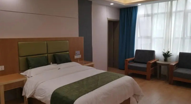 Люкс GreenTree Inn Anhui Wuhu Yinhu North Road Fangte World Resort South Gate Business Hotel