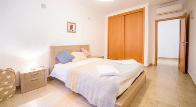 A04 - Large Modern 1 bed Apartment with pool by DreamAlgarve, Rezervovat Apartmán Hotely v Lagos s parkováním, Parkování