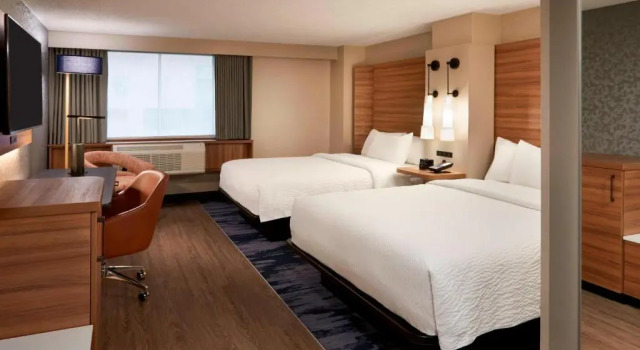 Четырёхместный номер Standard Fairfield Inn by Marriott Montreal Downtown