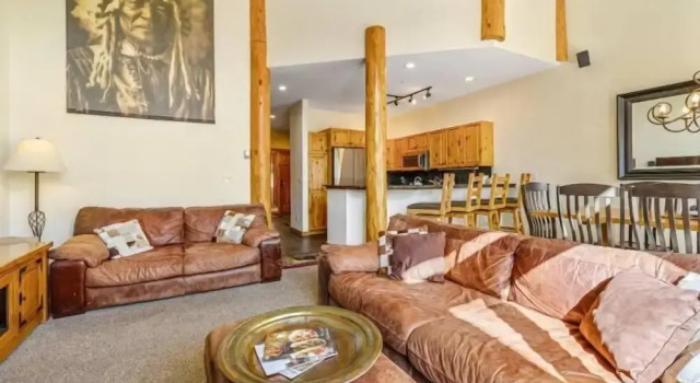 Beautiful 4 Bedroom Townhome Near Snowflake Lift in Breckenridge