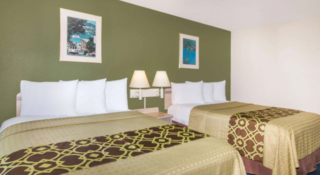 Travelodge by Wyndham Los Banos CA, Забронировать Мини-отель Лос-Банос штат Калифорния, рядом с San Luis National Wildlife Refuge
