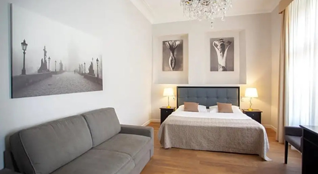 Полулюкс Little King Hotel U Malvaze