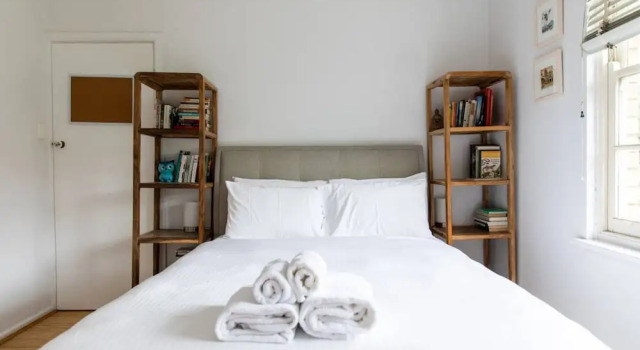 Retro 1 Bedroom Apartment In Melbourne's Hawthorn, Book Apartment Kew 