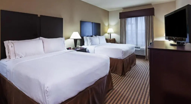 Четырёхместный номер Standard Holiday Inn Express & Suites Brady by IHG