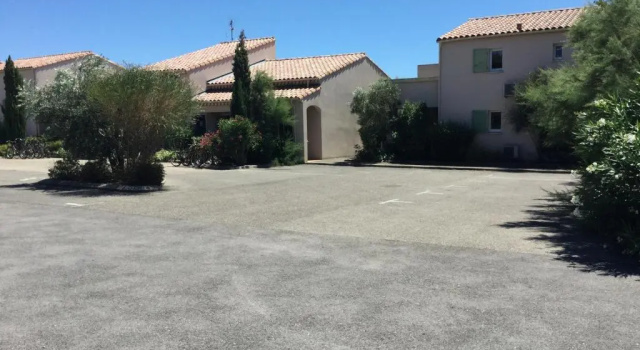 Коттедж pleasant gîte, with collective heated swimming pool, in the heart of the alpilles in mouriès, 4/6 people