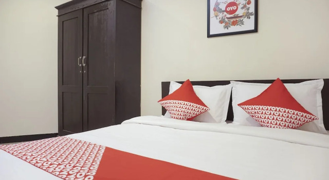 Двухместный номер Deluxe с балконом Hotel O Pondok Helomi