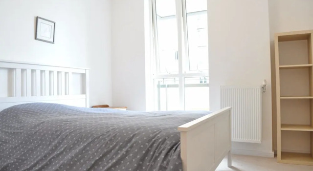 East London 2 Bedroom Flat With Balcony, Забронировать Отель Отели Англии 3 звезды, 3*