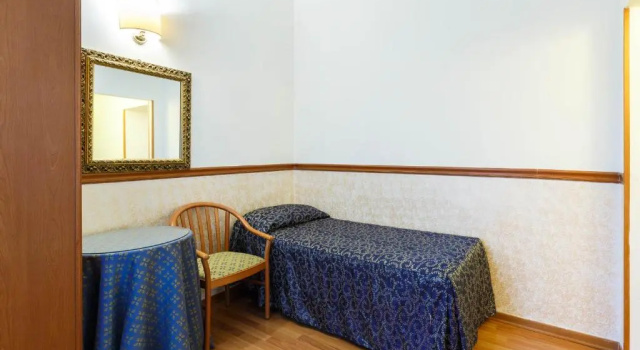 Трёхместный номер Comfort Hotel Paris