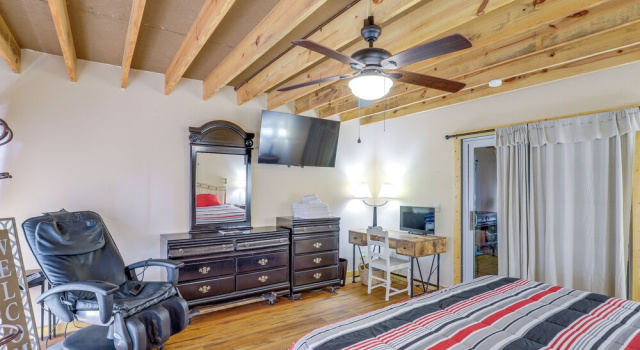 1 Mi to Tiec: Peaceful Mountain Cabin, Buchen Sie Ferienhaus Villen in Mill Spring, Villa