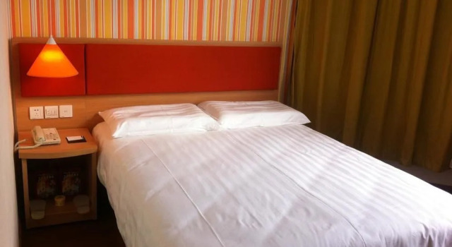 Home Inn Anshun Tashan Plaza, Prenota Hotel Hotel a Anshun con parcheggio, Parcheggio