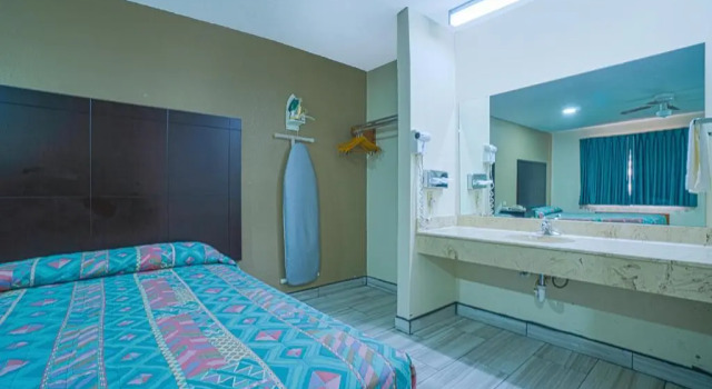 Четырёхместный номер Standard Texas Inn San Benito near Harlingen