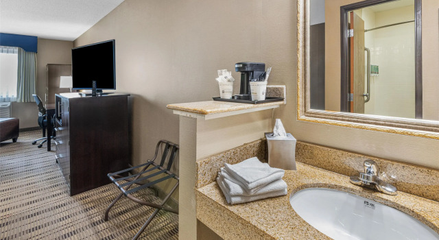 Четырёхместный номер Standard Best Western Providence Warwick Airport Inn