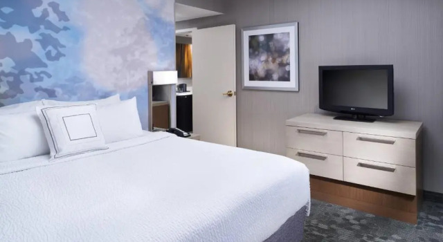Двухместный люкс c 1 комнатой Courtyard Cleveland Airport North