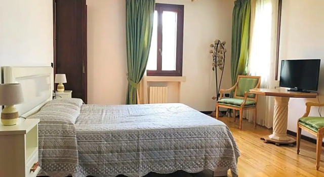 Villamoreno, Book Hotel Merlara Veneto