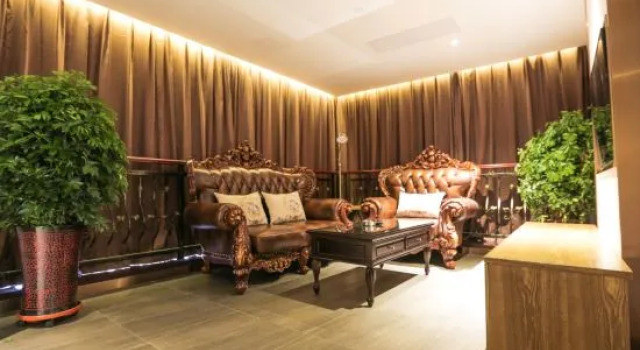 Люкс Deluxe James Joyce Coffetel Hotel (Shijiazhuang LeTai Center Ping'an Avenue Subway Station)
