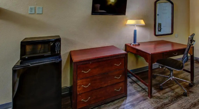 Четырёхместный номер Standard Kingsway Inn