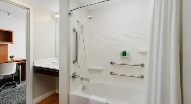 Двухместный люкс TownePlace Suites by Marriott Manchester