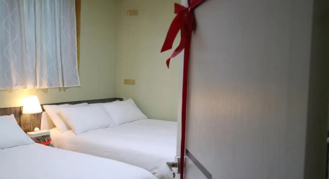 Кровать в общем номере (женский номер) Mr. Kim Guesthouse