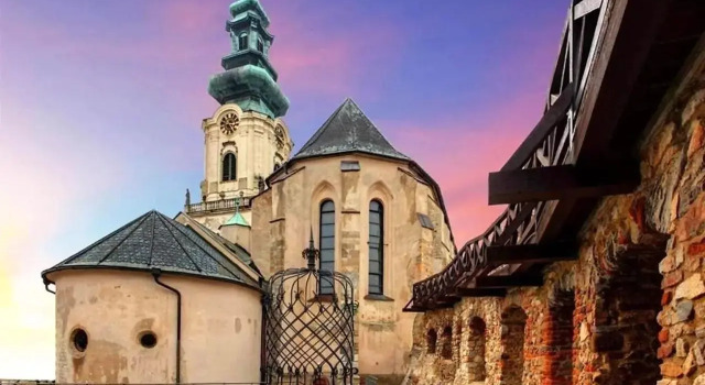 Luxusný 118m2 Apartmán s Krbom v Centre Nitry, Rezervovat Hotel Hotely v Nitriansky kraj s parkováním, Parkování