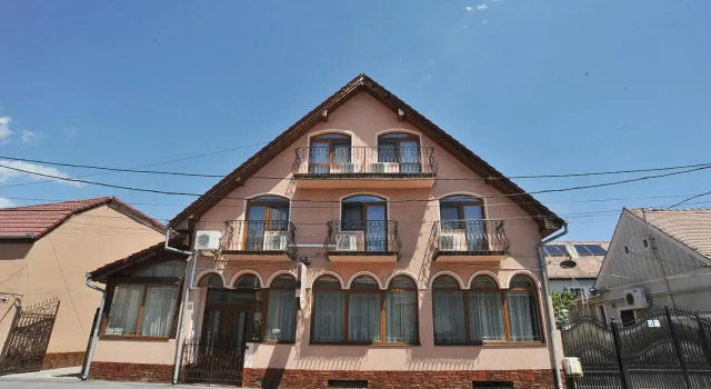 Kon Tiki, Book Hotel Sibiu 