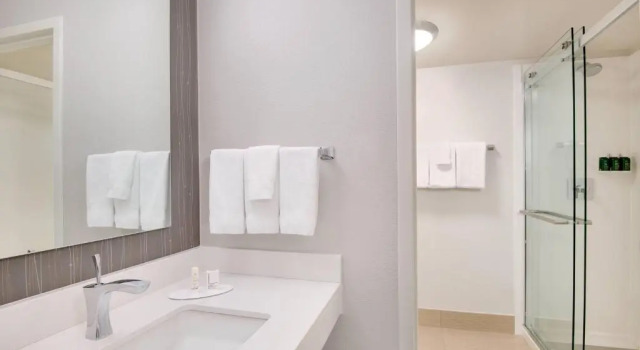Номер Standard Courtyard by Marriott Birmingham Homewood