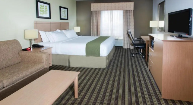 Номер Standard Holiday Inn Express Hotel & Suites Alvarado by IHG